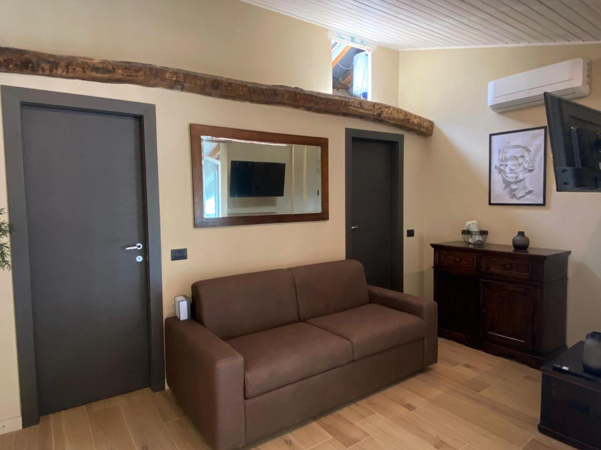 Argegno'S River - Central Apartment Lake View Room photo