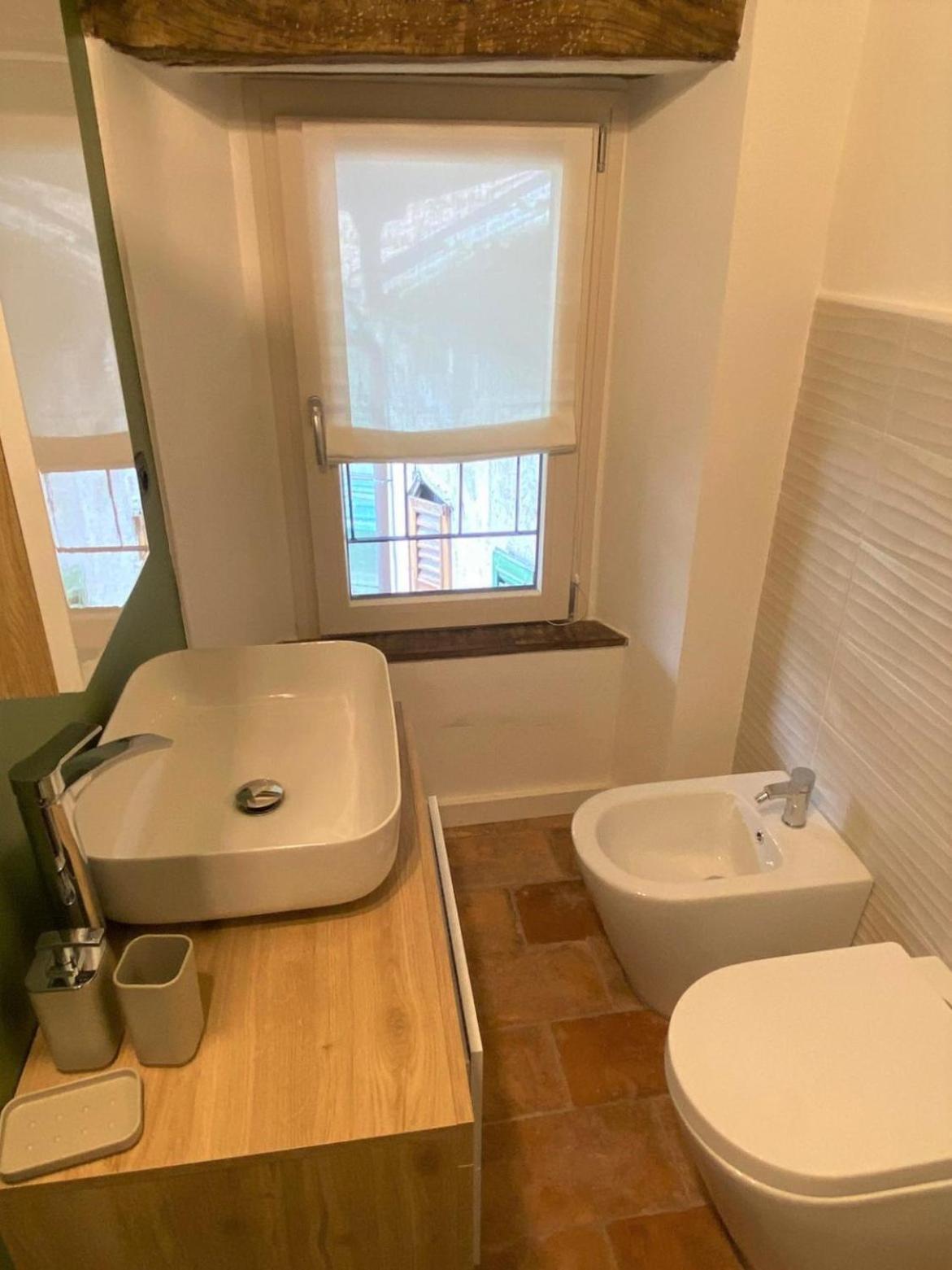 Argegno'S River - Central Apartment Lake View Room photo