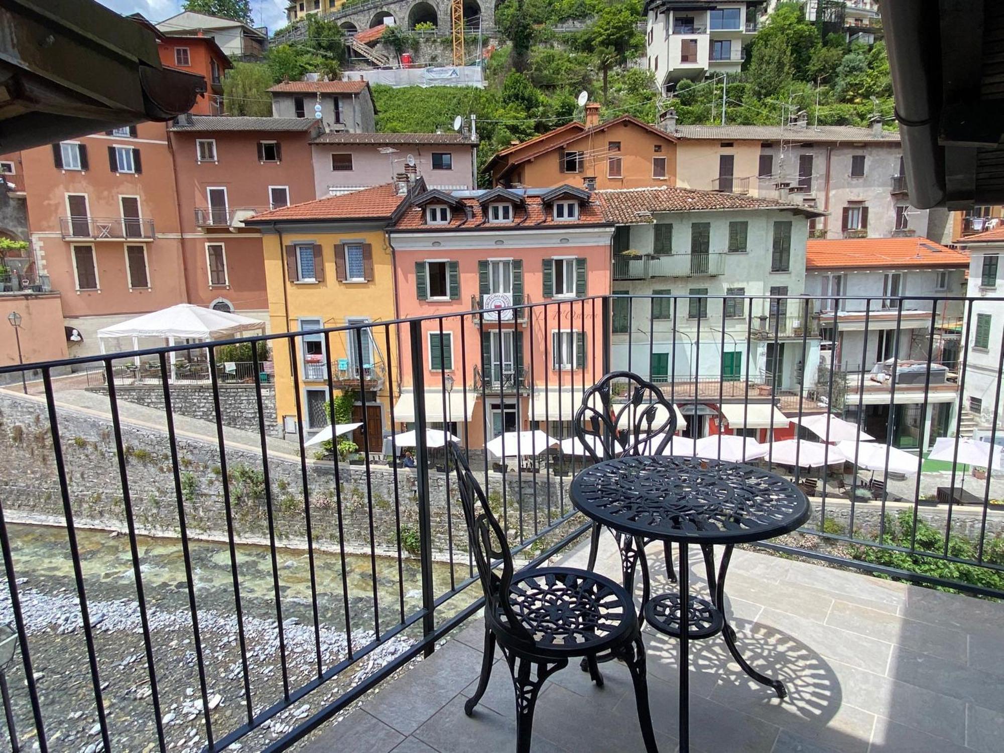 Argegno'S River - Central Apartment Lake View Room photo